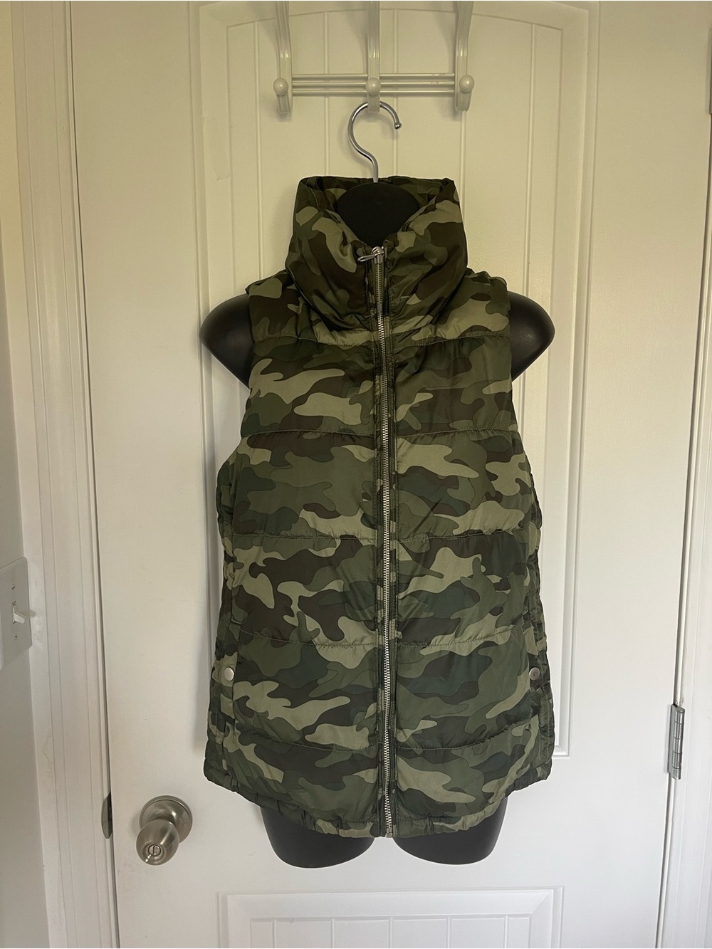 Old Navy Camo Puffer Vest in Olive Green